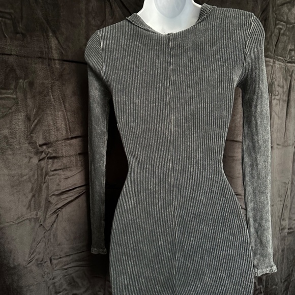 Junie Clothing, Gray ribbed long sleeve romper, size S - Picture 6 of 6
